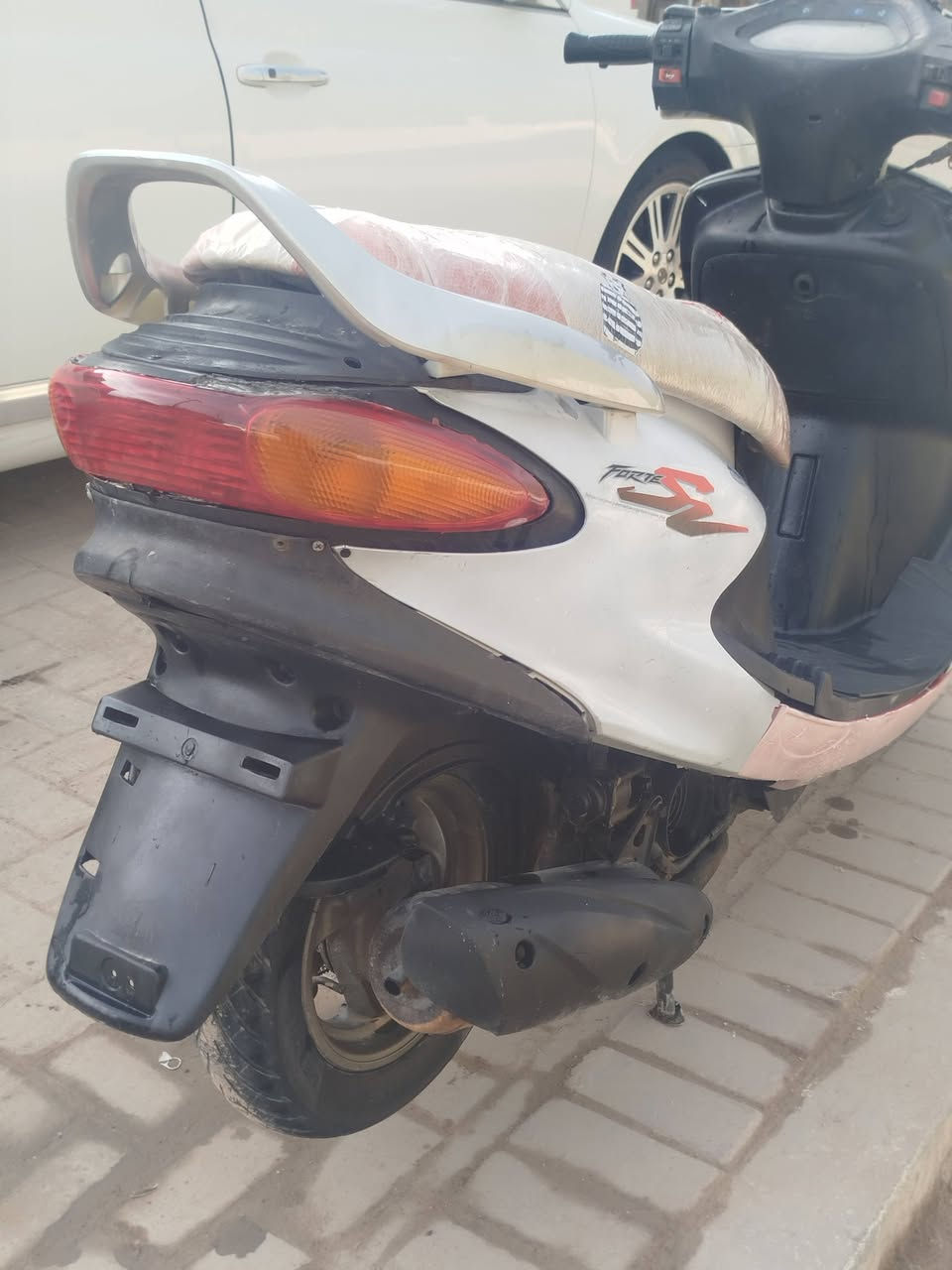 السلام عليكم دراجه دولفين للبيع دراجه نظيفه نقره سلف كهربائياته كلها شغاله دراجه مال جناي سعر 300 بيها مجال مكاني ديوانيه قضاء الشاميه ***********
