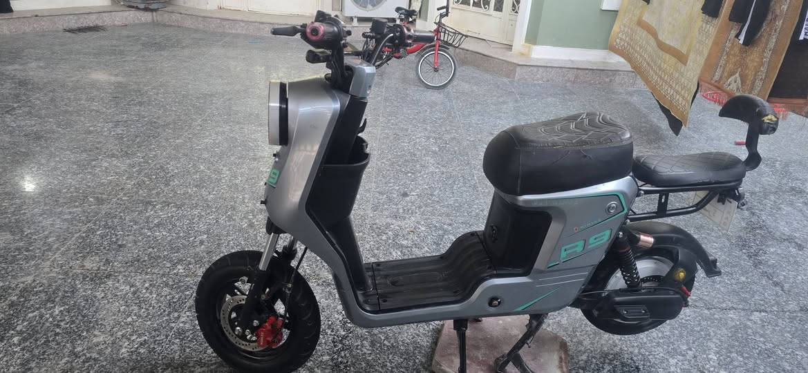 سلام و عليكم دراجه R9شحن لبيع بطاريات جدد كبار كلشي ما بيه عوزه مكدر كدام مكان بصره زبير 
رقم ***********
سعر 375 و بيه مجال
