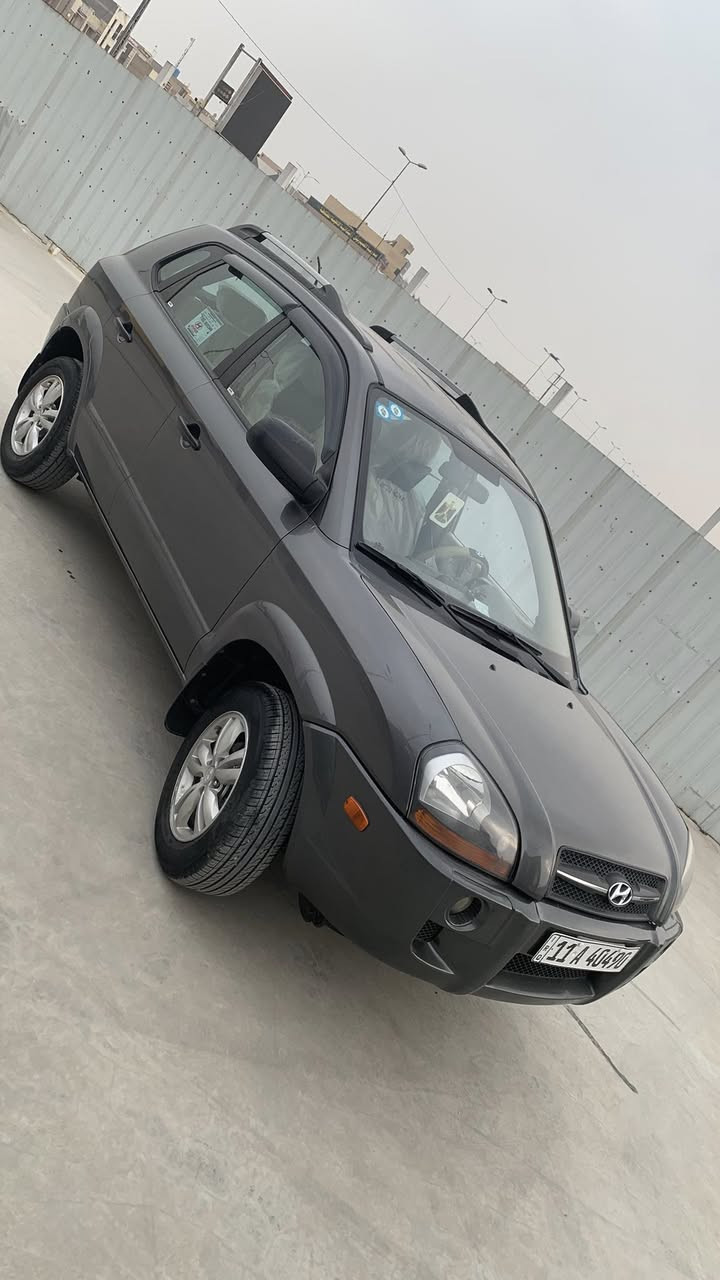 توسان ٢٠٠٩
محرك ٢٠٠٠ دوش 

وارد امريكي

 بيها طخه بسيطة بشباك وبنيد مبدل ولقديم موجود ولباقي كفالة الباقي كله ليبل واحد 

ماشية ٧٢ حقيقي 

تخم تاير جديد 

تبريد ثلج 

محرك مكفول من الفتح مع الكير 

السيارة جديدة الله شاهد 

مكاني البياع حي العلام 
السعر ١٢٠ وبيها مجال كلش قليل 

***********
