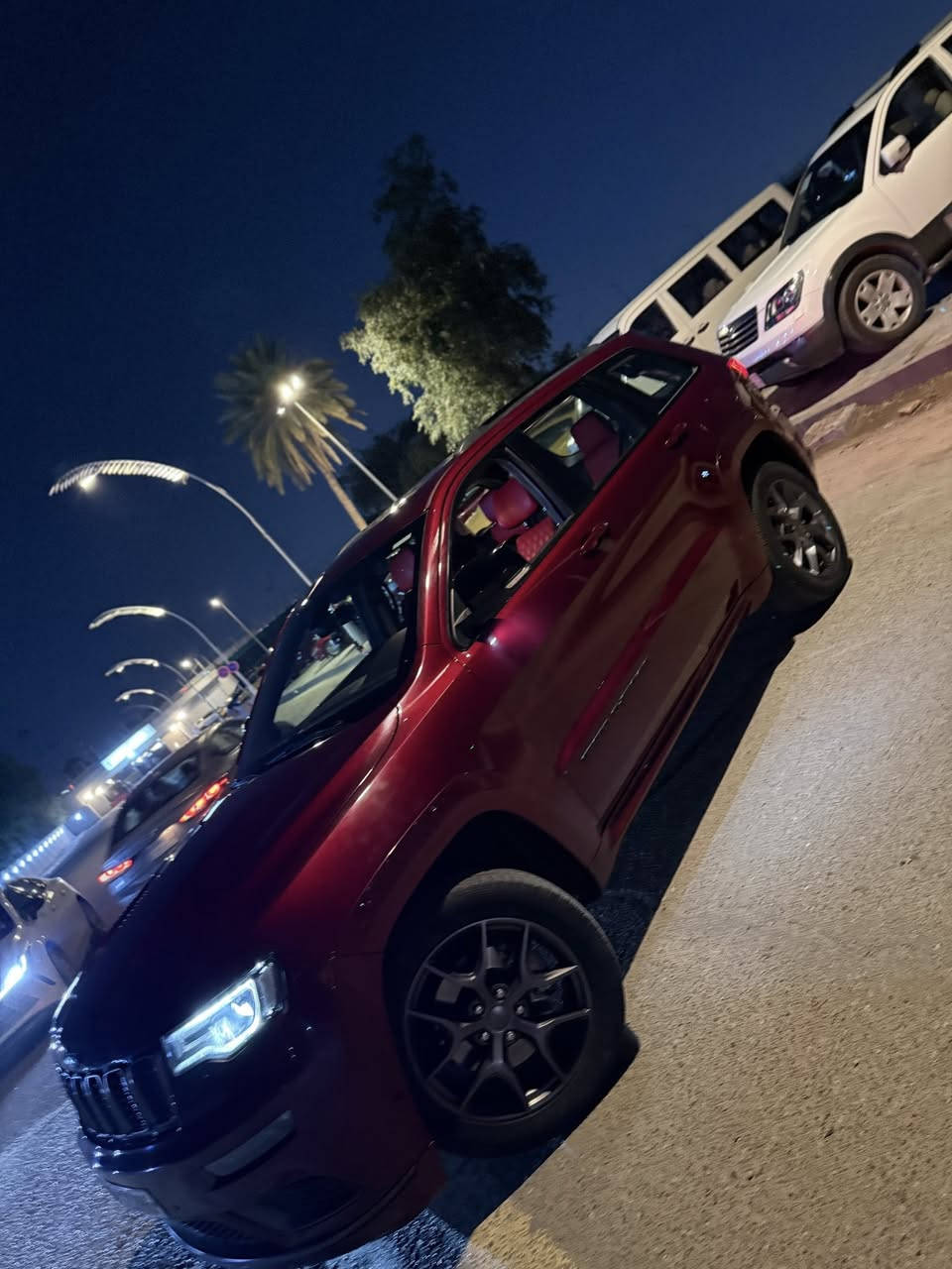 السلام عليكم جيب 2020 خليجي S سياره جديده لوك ماشيه 88 الف كيلو فول موصفات ماعدا ال رادار الامامي وموصفات الجيب S معروفه مكان السياره الكاظميه رقم الهاتف:*********** السعر 320 ورقه وبيه مجال حك الجيه.
