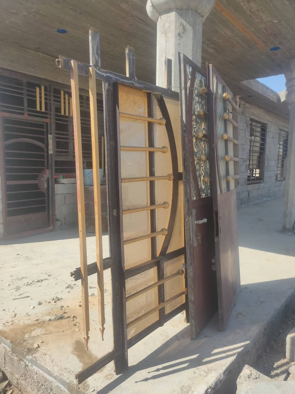 السلام عليكم بيبان وشباك كدام عينكم  تسكام للبيع يردن بس جراجيب مكاني بغداد قريب من حي الجهاد  *********** واتساب ***********
