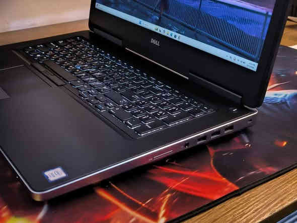 كرت الشاشة الخارجي 8 كيكااااااا
اكررر كرت الشاشة الخارجي 8 كيكا 
وبشاشة حجم 17.3 FHD دقة عاااالية مع رام 16 و هارد 512 
و خصمم لفترة محدودة 
510 الف فقط لا غييييييييير 
510 الف فقططط 
الكمية محدودة سارع قبل النفاذ
لابتوب Dell Precision 7720
يشغّل: رندرة ومشاريع 3D، برامج هندسية (AutoCAD, Revit, SolidWorks)، مونتاج فيديو احترافي، تحليل ومحاكاة، بيئات افتراضية وبرامج التصميم الاحترافية.
المواصفات:
المعالج: Intel Core i7 — الجيل السادس — فئة HQ
الرام: 16 GB DDR4 (قابل للتطوير)
التخزين: 512 GB SSD M.2 (قابل للتطوير)
كرت الشاشة الخارجي: NVIDIA Quadro P4000 — 8 GB
كرت الشاشة الداخلي: Intel — 8 GB
الشاشة: 17.3″ — دقّة FHD
الهدايا والملحقات:
• حقيبة لابتوب
• شاحن أصلي
• ماوس
• ماوس باد
• تغليف احترافي (بابلز + كرتون للحماية التامة)
الضمان والخدمات:
• فحص عند الاستلام مع المندوب.
• ضمان 7 يوم بعد الاستلام.
• تنصيب ويندوز حسب الطلب + جميع البرامج الأساسية + Office مثبتة.
السعر: 510,000 دينار عراقي
التوصيل متوفر إلى جميع محافظات العراق
للطلب / استفسار عبر واتساب 
***********
