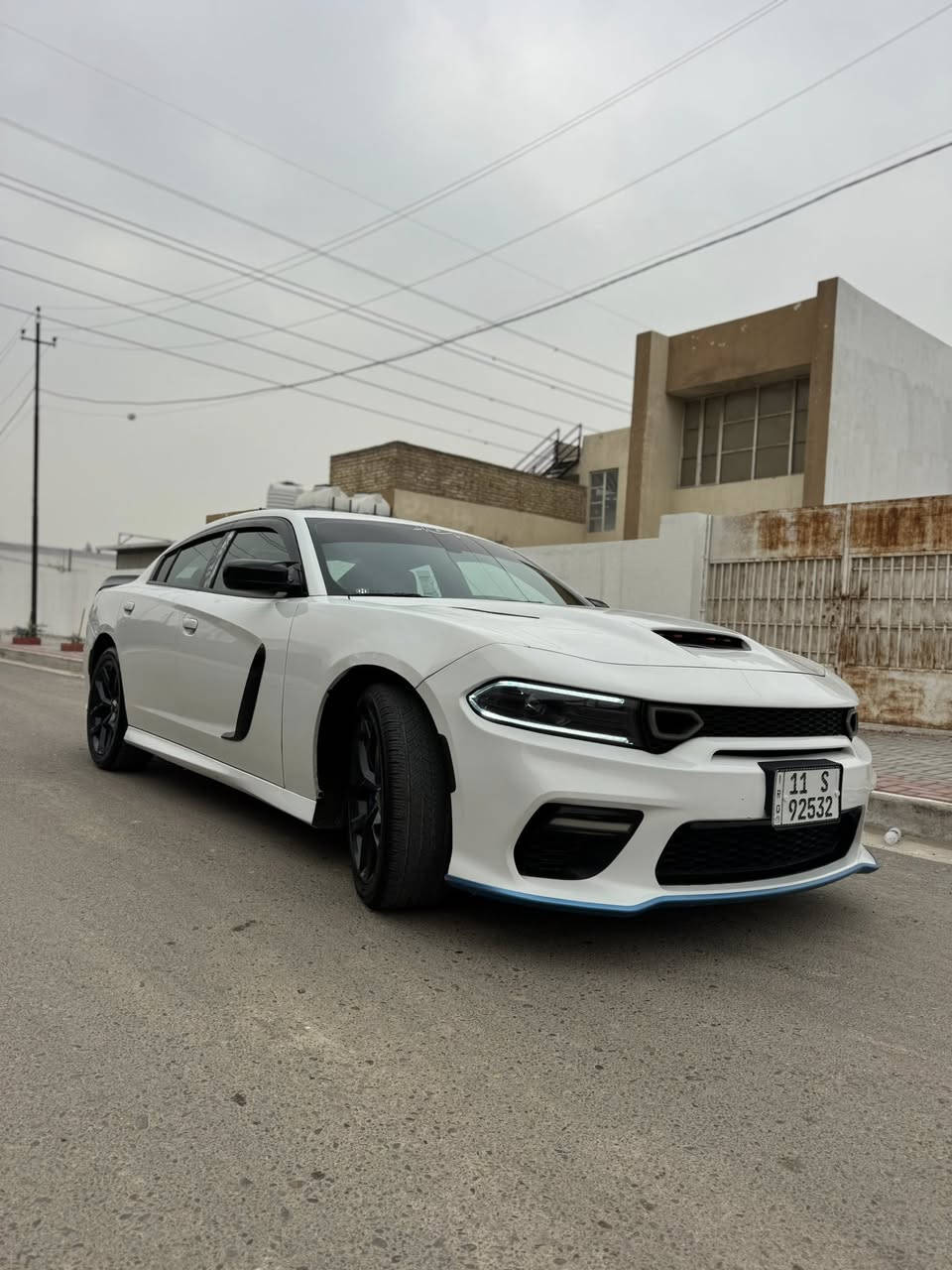 السلام عليكم 
جارجر 2019 sxt اصل 
حادث فقط بنيد صبغ واني محدث البنيد والدعاميات 
السيارة جديدة بمعنى الكلمة 
ماشية 80 الف 
كير مكينة تبريد حدادية خير من الله تجي وتشوف بعينك 
مكينة مفتوحة مبدل بيهة زنجيل 
السيارة مصروف عليهة حتى الغرفة مدوشمة فوك البلادي 
مكينة 3600    V6 
رقم بغداد الانكليزي بأسمي 
مكاني بغداد حي العدل الكرخ 
السعر 200 وبيهة مجال 
***********
