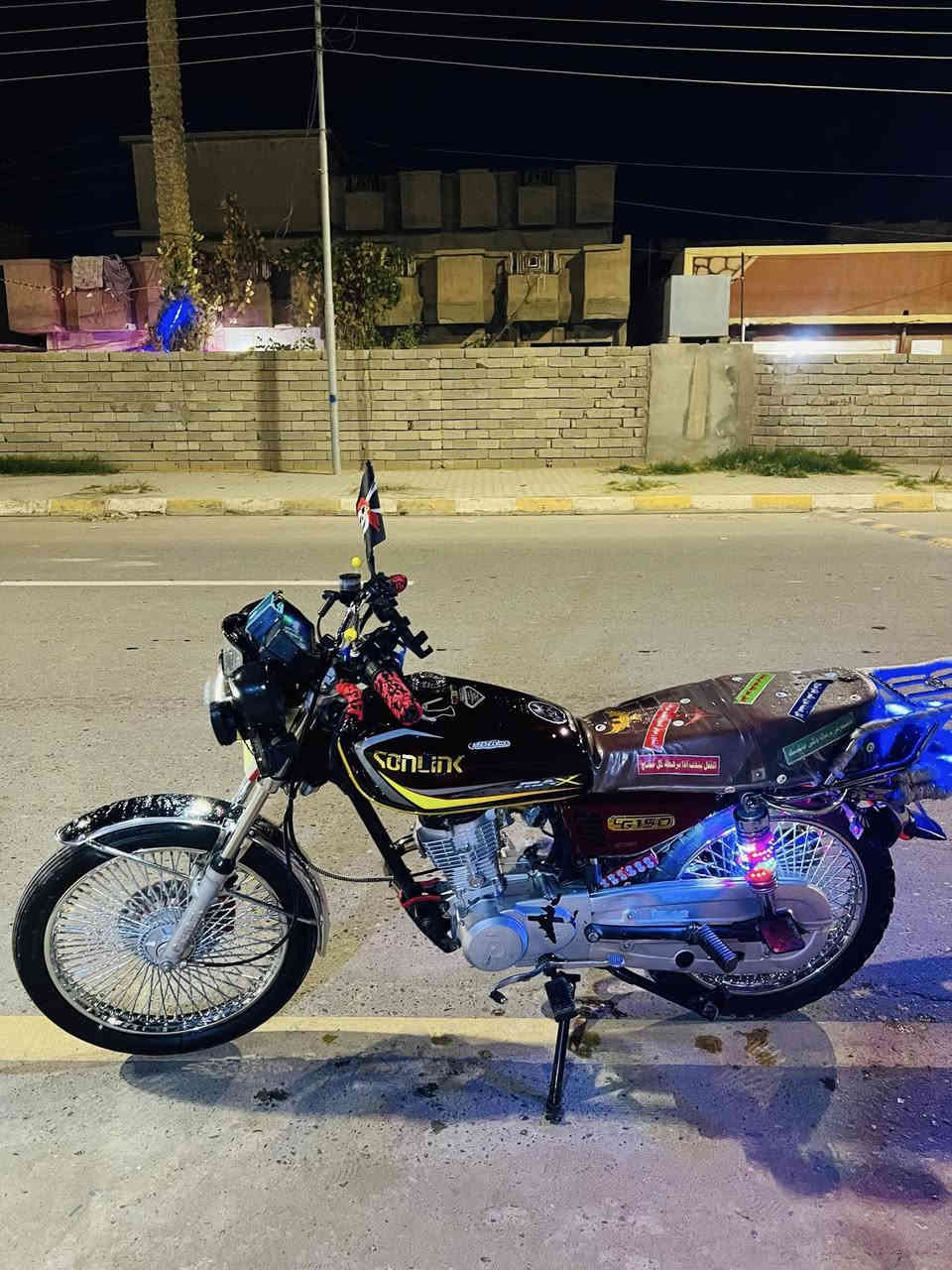 السلام عليكم دراجه موديل ٢٣ محدث ٢٤ مبدل لاستيك ولف فقط السعر ٥٠٠
مكاني بيجي 
الهاتف ***********
