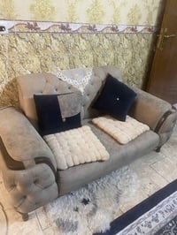 تخم ١٠ مقاعد تركي نضيف جدآ السعر ٥٠٠ مكاني الغدير للاتصال ٠٧٧٣٧٤٩١٥٧٧