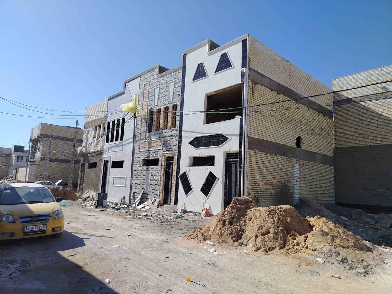 بيوت للبيع العدد ٤ بيوت كول بيت ٥٠ متر طابقين ٢ غرف صاله ٢ حمامات ٢ مطبخ مكشوفه السعر اتصل وخادم حي النداء شارع قنبر بل بدايه ***********
