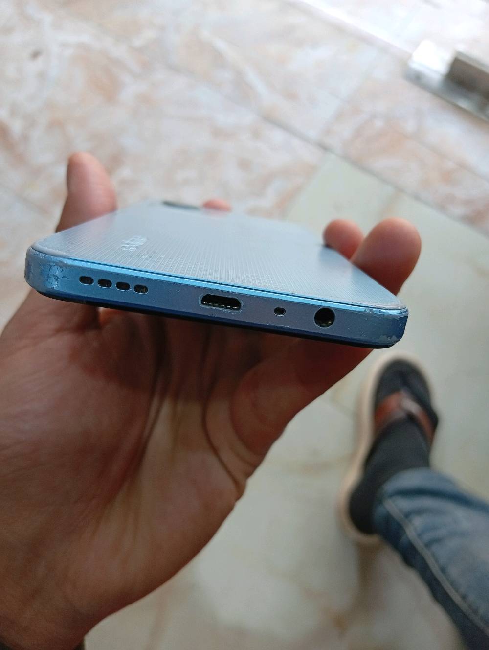 جهازين واحد يحتاج سوفت وير ناسي الرمز والجيميل والثاني يحتاج شاشة 