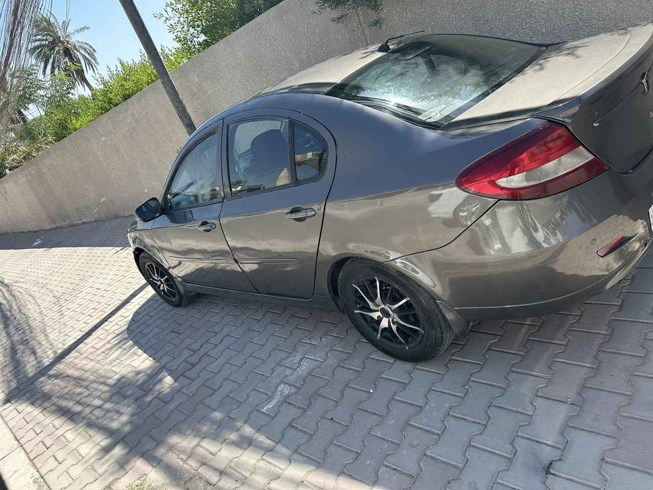 السلام عليكم ورحمة اللــﷻــه وبركاته .  بروتون بيرسونا ٢٠١٣ للبيع . عمرتها بيدي صبغ عام تخم تاير باتري غرفة كاملة وصدر امامي ، نقصها سنتر لوك ومسجل فقط والباقي كلشي شغال بيها … *********** السعر ٥٥
