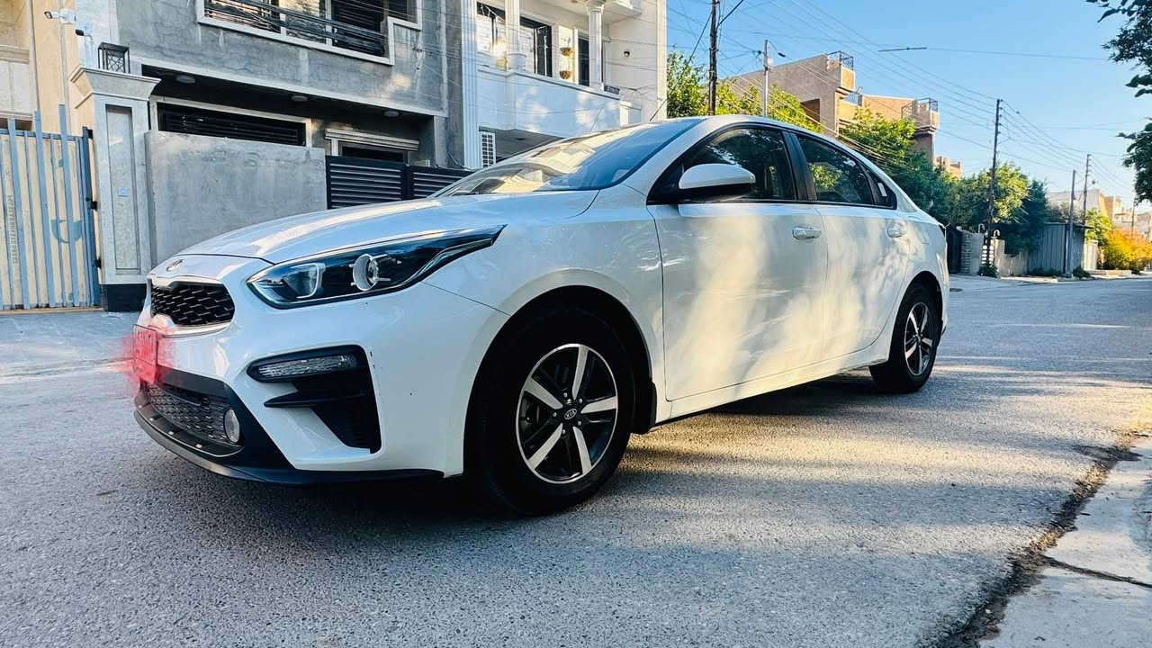 السلام عليكم 
كيا سيراتو موديل 2021
محرك 1600
ماشيه 71
السياره مكفوله من الصبغ
مكان السياره بغداد حي الجهاد / الاطباء
السعر 159
الاتصال ***********
