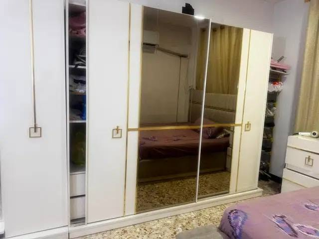 غرفة ٩ قطع
اكو قطعتين يتخلون ع ميز منا ومنا 
ضاميهم ميكفون 
وسرير مخزن والطابورية
مخزن ع طول الجرباية
رايدتها 800
ماخذيها ب ٤ ونص صارلها سنة


**إذا كنت صاحب هذا الإعلان وتريد حذفه لأي سبب، رجاءا أرسل رسالة إلى الدعم الفني**