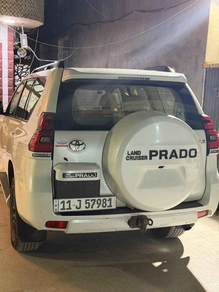 �🔥 للبيع – برادو 2023 شركة العين الأحمر | فئة TX.C (فل مواصفات) 🔥🚗
سيارة فخمة جداً، قوة + هيبة + راحة 👑
مواصفات خليجي أصلي جاهزة للاستخدام بدون أي صرف ✔️

✨ المحرك والأداء:

 • محرك V6 سعة 4.0 لتر (6 سلندر)
 • قوة تقريباً 271 حصان 💪  
 • قير أوتوماتيك 6 سرعات
 • نظام دفع رباعي دائم (4x4)
 • دبل ثقيل وخفيف + دفرنس وسطي
 • نظام ثبات + تراكشن + نزول منحدرات

✨ المواصفات الخارجية:

 • فتحة سقف (Sunroof) 🌙
 • إضاءة أمامية LED + كشافات
 • جنوط ألمنيوم قياس 18 / 19
 • مرايا كهرباء قابلة للطي
 • ستيب جانبي + روف ريل
 • سبير تاير خلفي مع غطاء
 • حساسات أمامية وخلفية

✨ المواصفات الداخلية:

 • تشغيل بصمة + دخول ذكي
 • شاشة كبيرة + نظام ملاحة
 • كاميرا خلفية
 • بلوتوث + USB + Apple CarPlay
 • تحكم من المقود
 • كروز كنترول
 • تبريد (Cool Box)
 • تكييف أوتوماتيك مزدوج أمامي + خلفي ❄️
 • مقاعد قماش/مخمل مريحة
 • 7 ركاب

✨ الأمان والسلامة:

 • وسائد هوائية متعددة
 • ABS + EBD + BA
 • نظام الثبات الإلكتروني VSC
 • نظام مانع الانزلاق
 • مساعد صعود ونزول المرتفعات

💎 المواصفات: وارد شركة العين الأحمر
💎 الحالة: نظيفة جداً / بدون حوادث
💎 جاهزة: استخدام يومي بدون أي مشاكل

📞 للاستفسار:
‭***********‬

🔥 سعر مناسب وقابل للنقاش للجادين فقط 🔥

#برادو #تويوتا #V6 #سيارات_العراق #بيع_وشراء #العين_الأح
