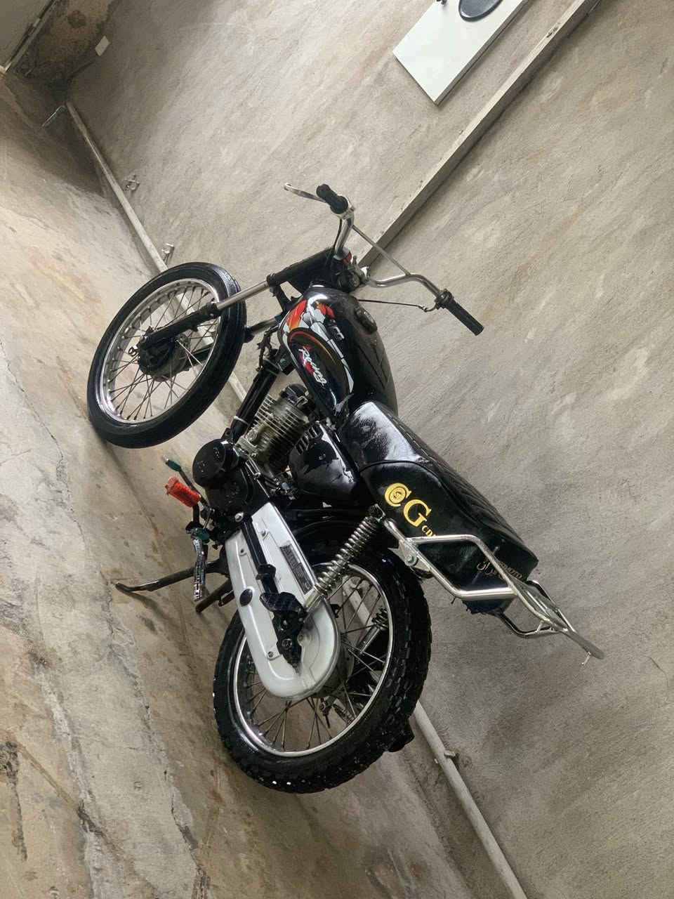 سلام عليكم للبيع يراني حربي دراجه اي عيب مابيها  تايرات نضاف تانكيً جديد كشن جديد سيبايه كلها جديده مابيها اي عيب زوج تاير جديد لاصرف لا بخار  عقل رياضي  سعرها٣٥٠ وبيها مجال شي قليل الشراي يتفضل خاص مو شراي لاتعبني وساعه تضل تعامل وتنطي كلام انته مو كده


**إذا كنت صاحب هذا الإعلان وتريد حذفه لأي سبب، رجاءا أرسل رسالة إلى الدعم الفني**