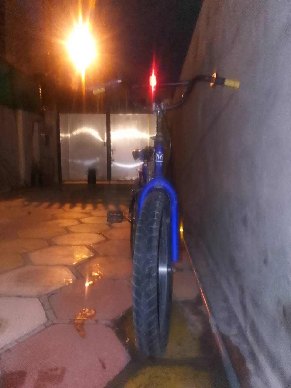 السلام عليكم بايسكل BMX مدرع للبيع ابريك خلفي مابي اي عطل السعر ٧٥ للاستفسار الاتصال على الرقم ***********
