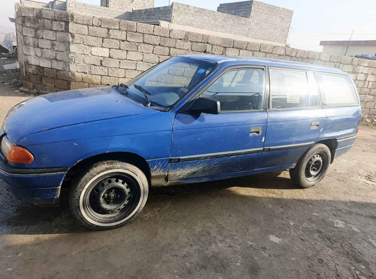 استرا
موديل 93 صبغ بس الدوير 
ستيرن بور محرك شرط 
السعر 34
رقم الموبايل 
***********
