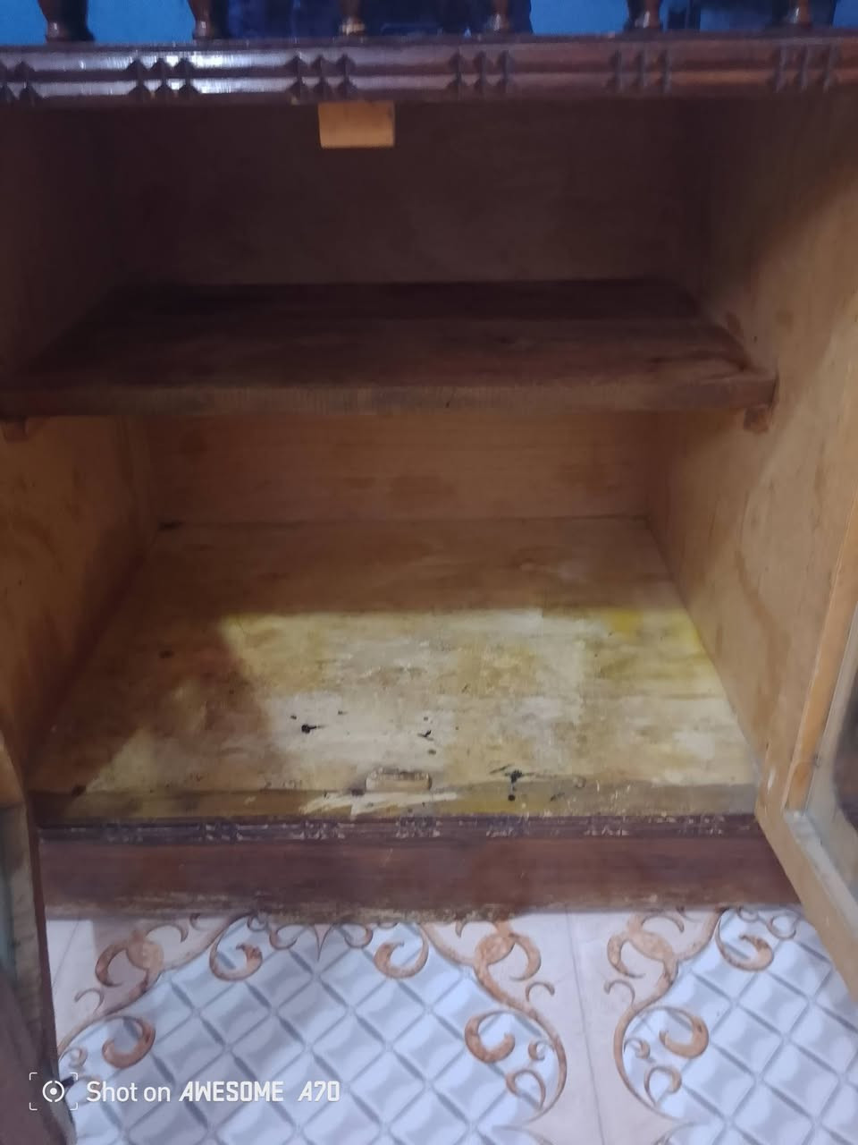 سلام عليكم ورحمة الله وبركاتة 
بوفيا حطاطه مستعملة السعر 165 وبها مجال للطيبين 
رقم الهاتف(***********)
