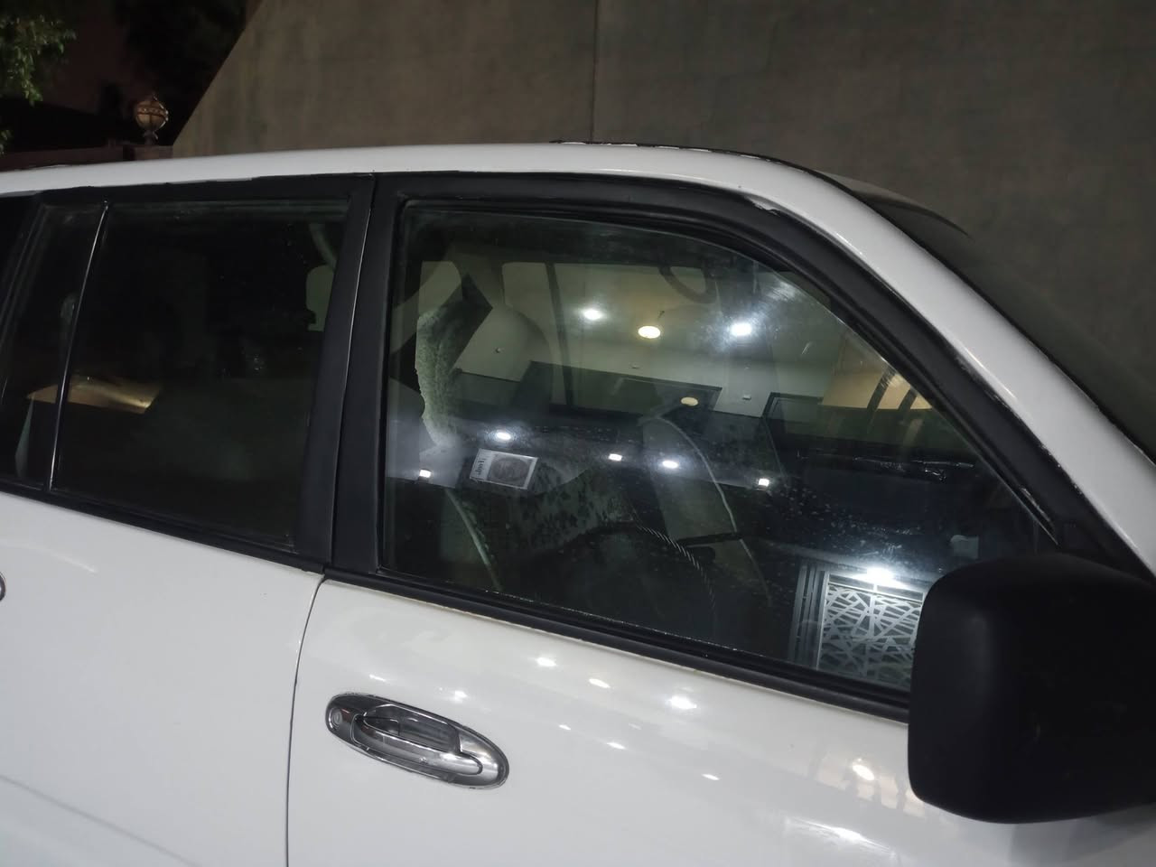 مونيكا للبيع مگلوب صبغ عام سنويه جديد لحد 2030موديل 2002فول عادي سنويه بسمي عنده  بطاقة بنزين كركوك اسيا ***********سعر95
