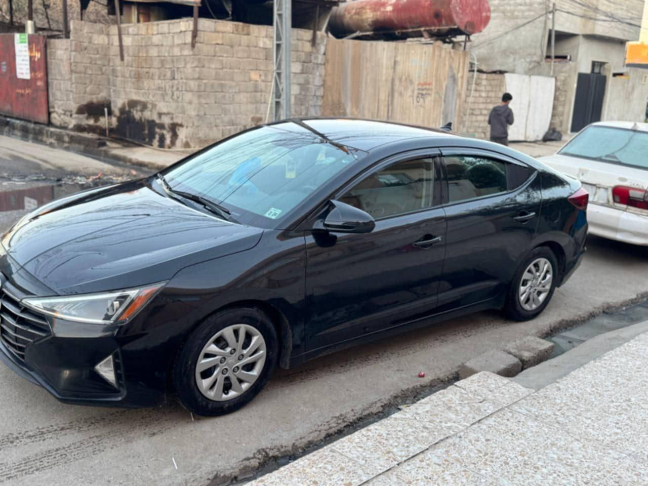 لانتره 2019 بيها مكانين بارد بدون صبغ مكان  سياره موصل السعر ١٢٥ وبيها مجال بسيط ***********
