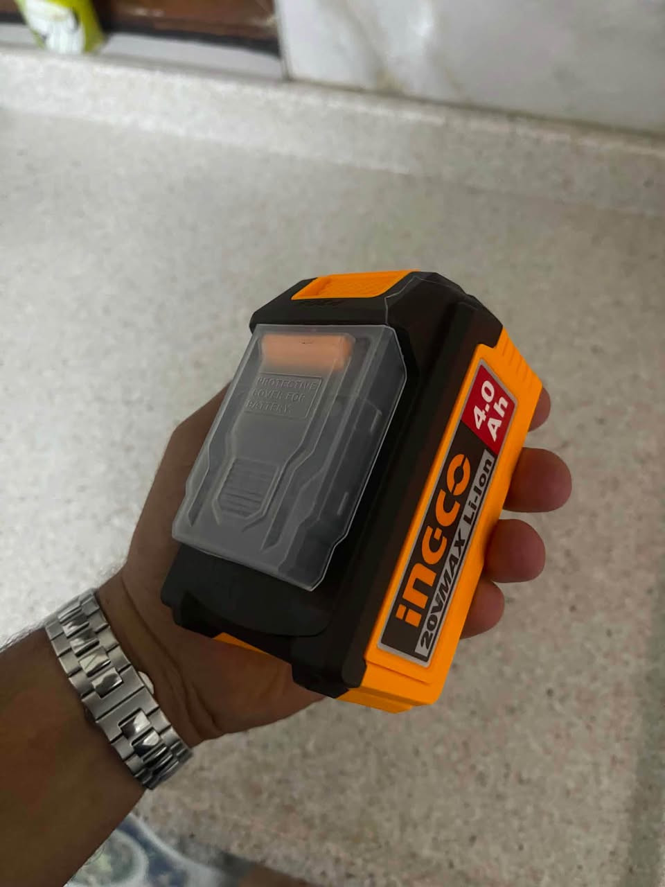 بطاريه انجيكو جديد 10 خلايا 20 v سعره 40 الف وبي مجال شراي يخابر *********** كركوك, العراق
