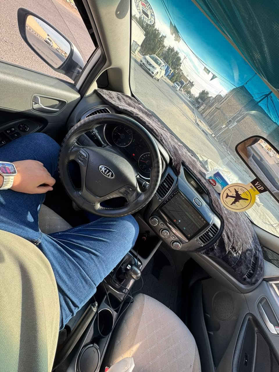 سيراتو  2018 وارد خليجي 

سياره بيه باب مبدل اصلي وشخط بلباب الخلفي مكحل قلم موضح بلصور 

لونها ابيض صدفي

رقمها اربيل انكليزي جديد
هزه جديده
سنويه جديده 
تريد وكاله تريد تحويل
 
مكانها نجف

ماشية 150km

 محرك شرط ع وضع الزيرو لا فتحت لا تبخير لا تنقيص 

كير كفاله 

تبريد حداديه جدد ..جاهزه ع اخر حبايه 

مكاني نجف حي السلام 

السعر 129 وبيه مجال

***********
