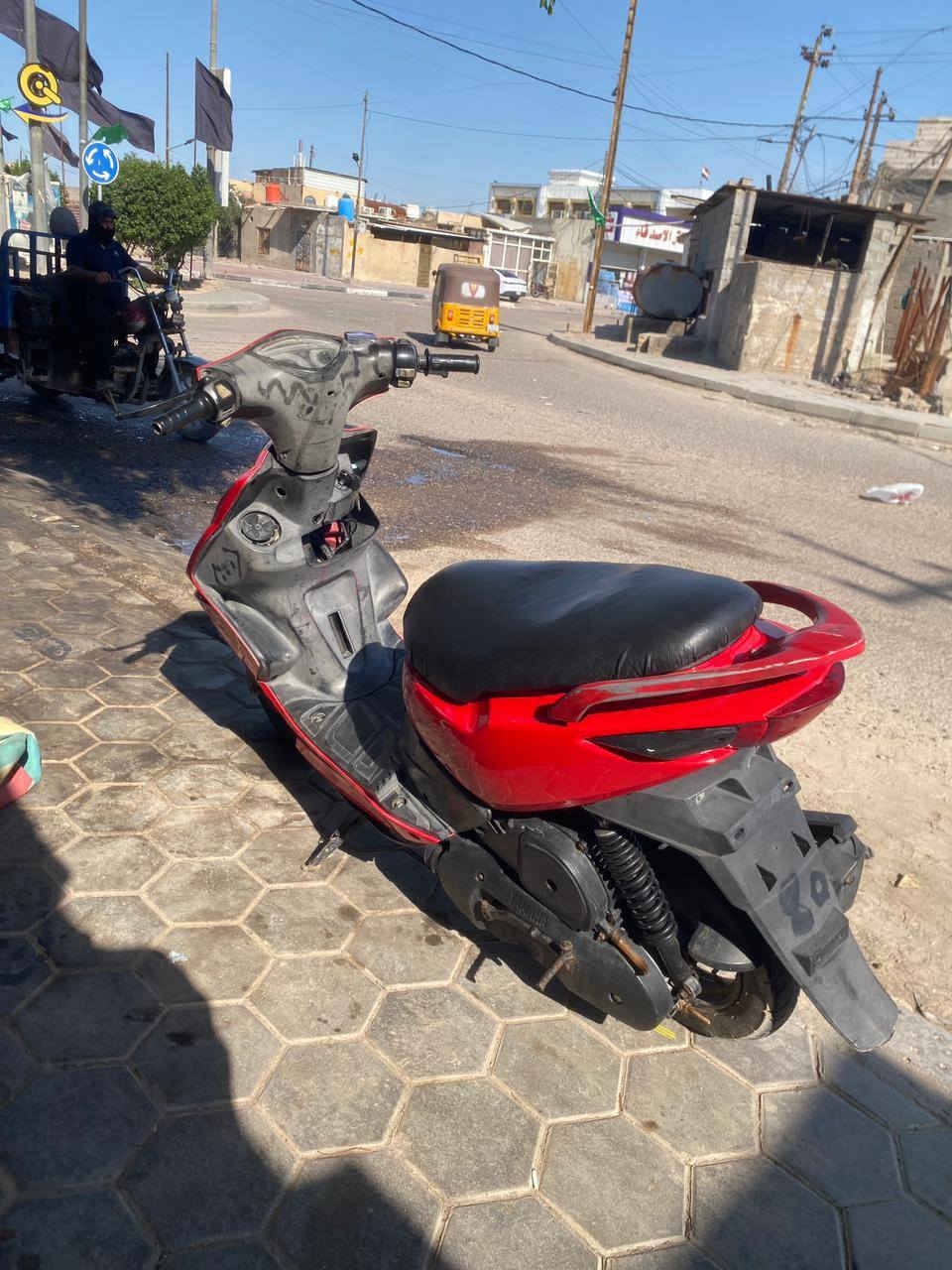 السلام عليكم 
ماكس مضلع ياباني كابريتر دراجة حلوة و نضيفة
مكينة كلش حلوة شلعة و معدل لا تنقيص ولا تبخير 
السعر 675 وبيه مجال بسيط حك الجية 
واتساب او تصال / *********** الشراي يخابر و بلخدمة
