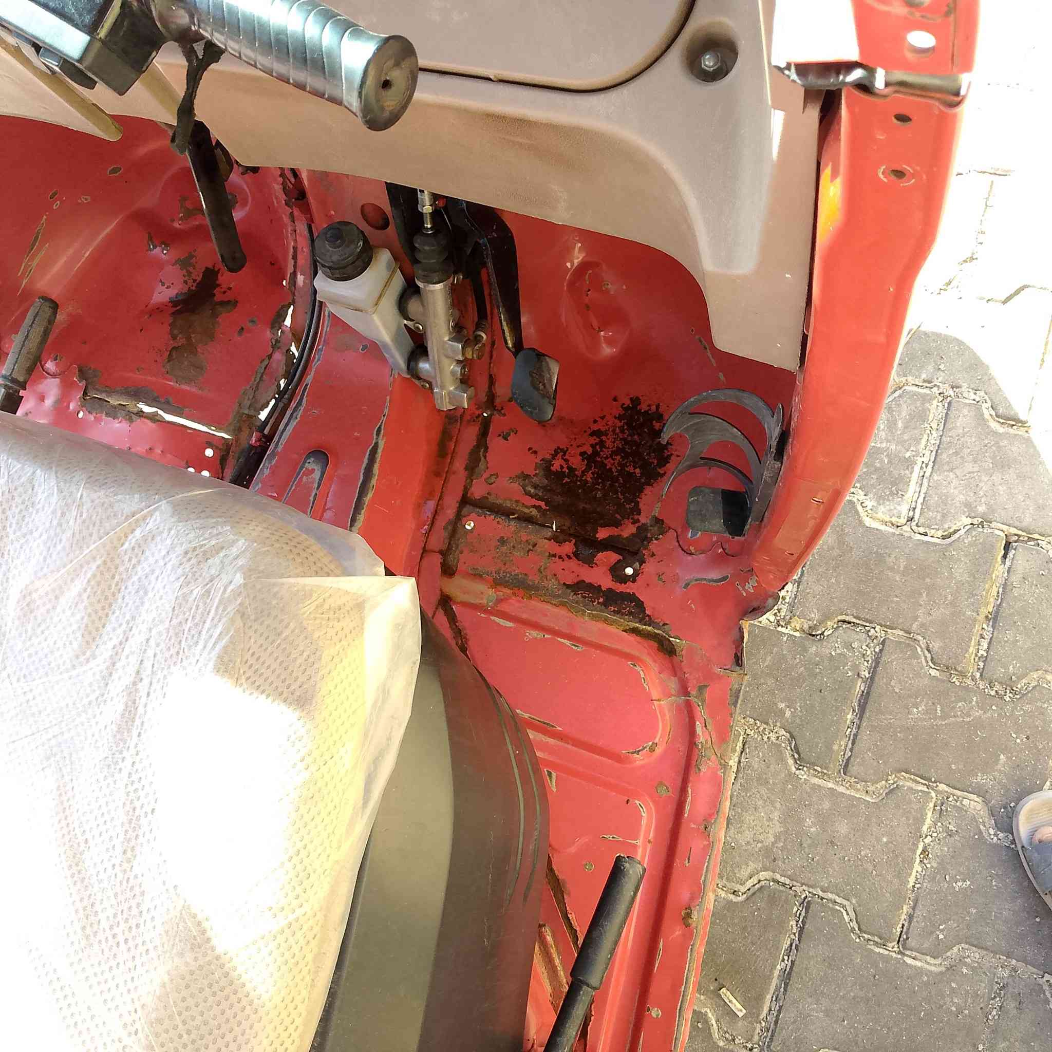 السلام عليكم تكتك للبيع موديل 18 رقم وسنوية بغداد تحويل ثاني يوم لا ضربة لا صبغ لا معجون بيها خياسات مبينة بل صور ***********
