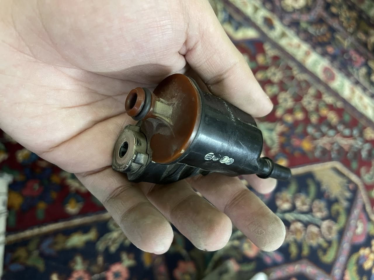 غراض كمارو ١٦ وفوك للبيع
مبخرة خلفية  ٧٠ الف
مبخرة اماميه ٣٠ الف
بروجكتر جهة السايق تك اصلي ٨٠ الف
لويات خلفية ((مهبطه)) ٤٠ الف
حساس تاير ١٠ الف
***********
