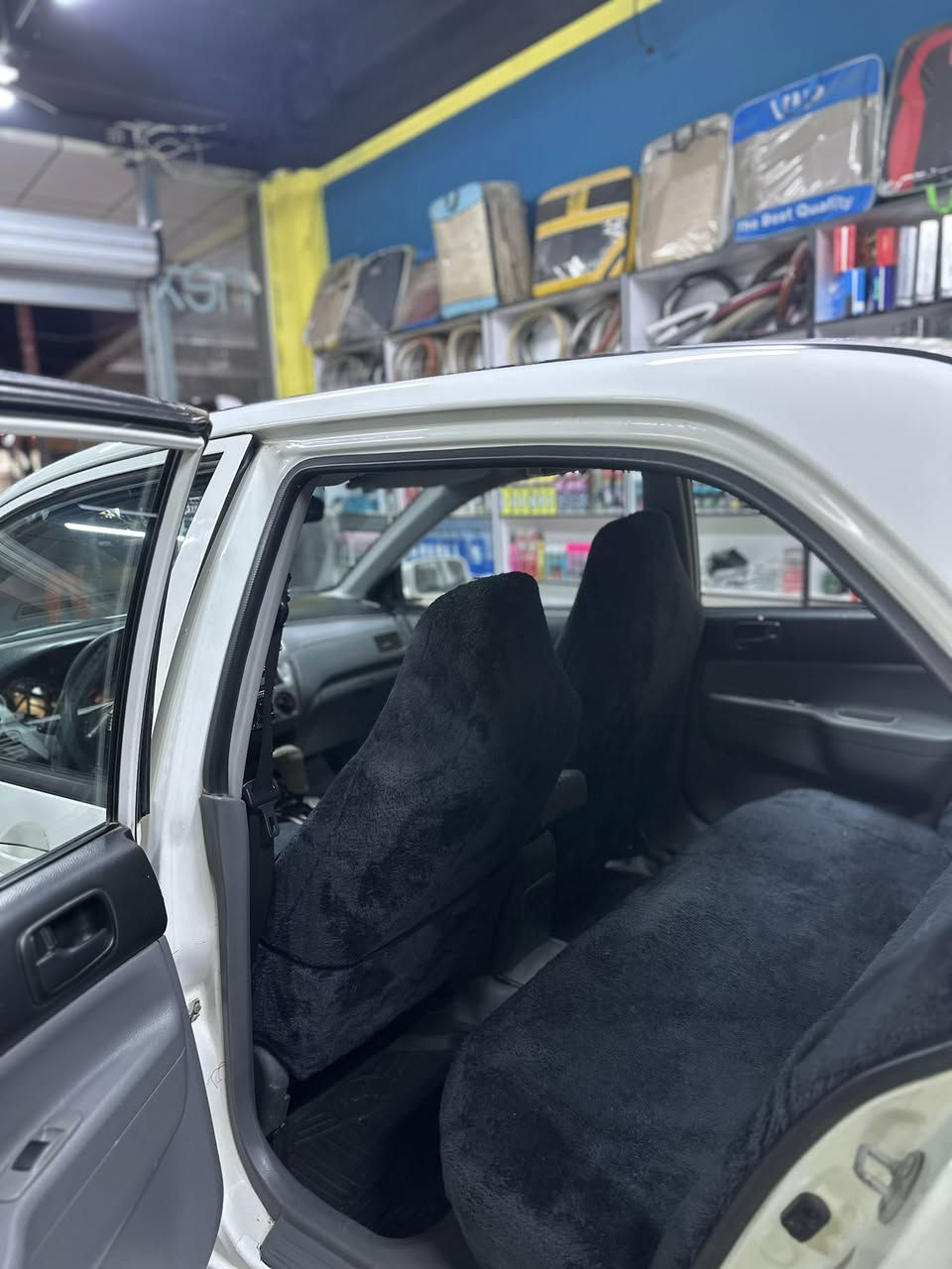 لانسەر٢٠١١مەکینە گەورە
ڕەقەم خصوصی بەغدا 
سەنەوی ئەوەلیاتی خۆی لەگەڵە بێ موشکیلە 
نمونە لە جوانی گێڕو مەکینە بە شەرت ناو سلڤەر 
دەعمی قوڕسی نییە سەیارەکە  ٢ بستی تەعدیلە و بە کارت بۆیاغە  ئەوەی تر لەسەر کاڵ بونەوە 
ژ.م ***********
