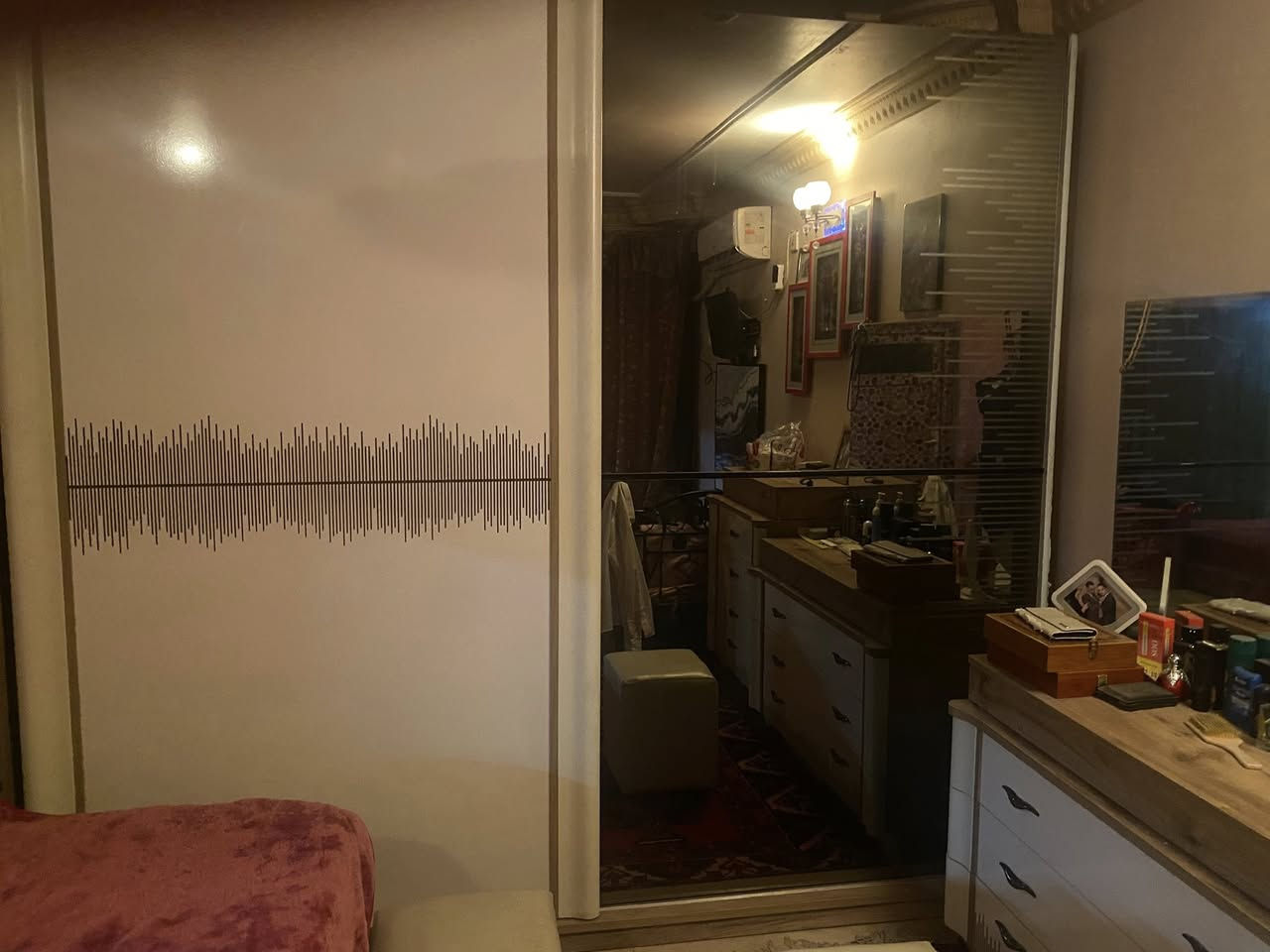 السلام عليكم 
غرفة نوم تركية مستعمل قليل 
ملحقات كاملة+دوشك 
راسلنا على رقم الهاتف واتساب 
***********
السعر:1500000 وبيها مجال
