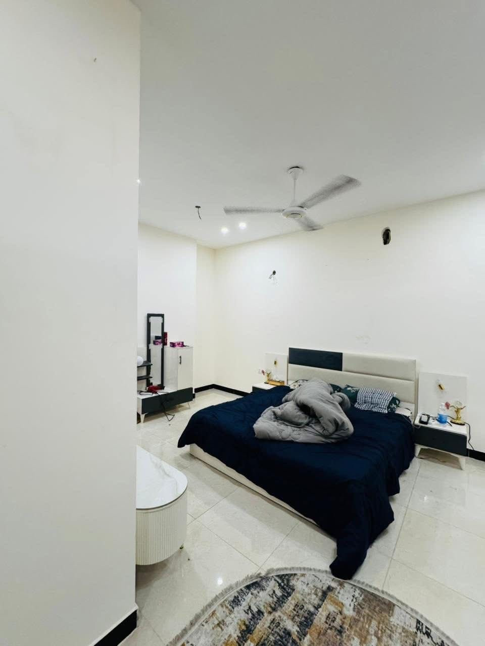 📢 للايجار في منطقة السيدية

🔹 المساحة: 50 متر

🔹 نظيف جداً

يحتوي على:

• ثلاث غرف نوم

• مدخل واحد

• صحيات عدد (2)

📍 موقع العقار: مربع التصنيع

💰 سعر الإيجار: 850 ألف

📞 للاستفسار: ***********

🏢 أو مراجعة مكتب المصطفى للاستثمار و التطوير العقاري 

الكائن في منطقة السيدية شارع جامع الأقصى مقابل لحوم جويلي
