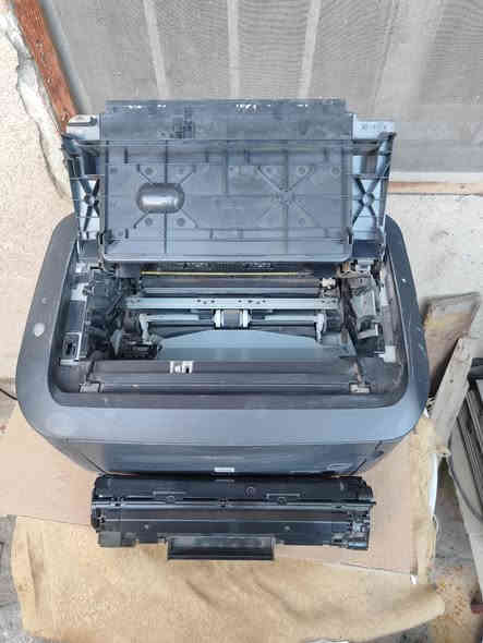 تتوفر طابعات كانون موديلات مختلفه 6020و  6000 2900 و 216 و 4010 و 4070 و 236  طابعات مال شركات مزاد الكل شغال لكن بيهم مشكال سحب مثل الورقه ماتسحب والكبار رمز وكلوب احمر نظافة الطابعة ٩٠ الى 70 % ابيع كل الطابعات دفعة واحد ماابيع مفرد 
والسعر ع الخاص او اتصال ***********
