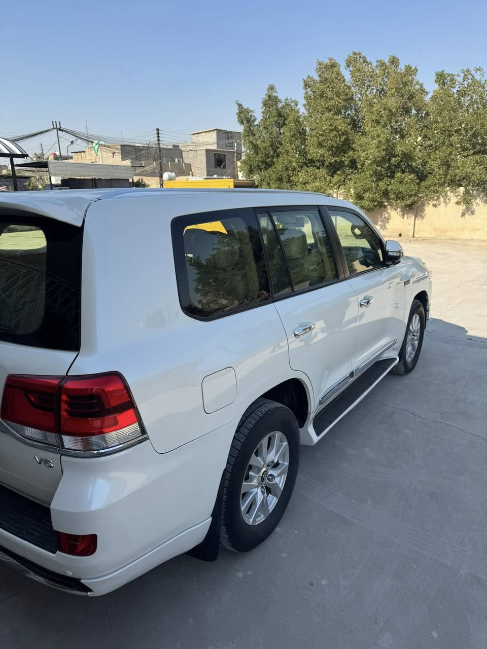 لاندگروز 17 للبيع بريم م 6 فول مواصفات رقم شمالي مكان السياره بغداد السعر وباقي التفاصيل ت ***********
