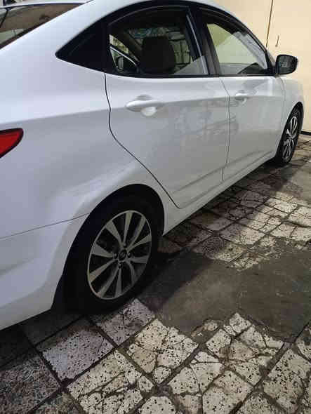 سلام عليكم اكسنت موديل 2015 خليجي ماشيه 60حقيقي سيارة كفاله عامه من ضربه و من يبديل ماعدا بل اهلال الخلفي صبغ قليل ونص دوسه سيارة العنوان بغداد السعر 118 رقم الهاتف ***********
