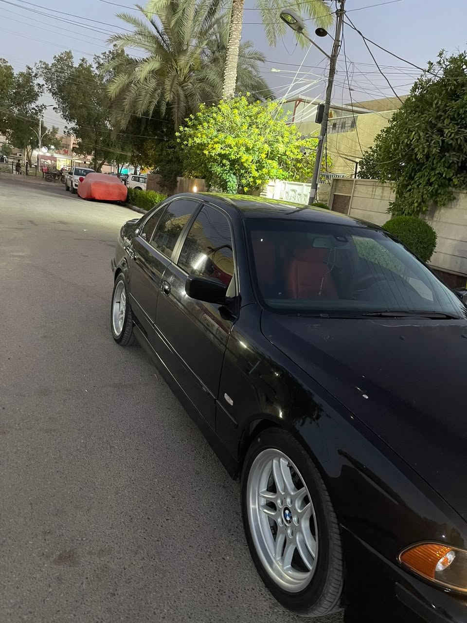 BMW صقر
موديل 2000
حجم 544 اصل 35 
8سلندر
محرك كير حاوية جديد
غرفة السيارة حلووة وجديدة دوشمة لون احمر 
شاشة اصلية عرض خرائط
سيارة وضع البلاد بدون صبغ بس ملاحظات بسيطة بسبب جراد خفيف، بنيد وصندوق 
عليها تظليل 80% رسمي من المرور
صدر امامي فقط يحتاج تبديل
صدر خلفي جديد
تايرات جديد
تبريد ثلج
رقم سليمانية بأسمي 4 أرقام
السيارة موجودة بغداد / حي الجهاد / حي الاطباء
السعر 119$ قفل
***********
