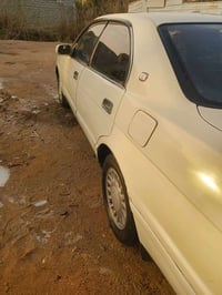 سياره بطه للبيع مصبوغه جماليه ورقم انكليزي وبسمي بيهة بارد بجاملق لوره...