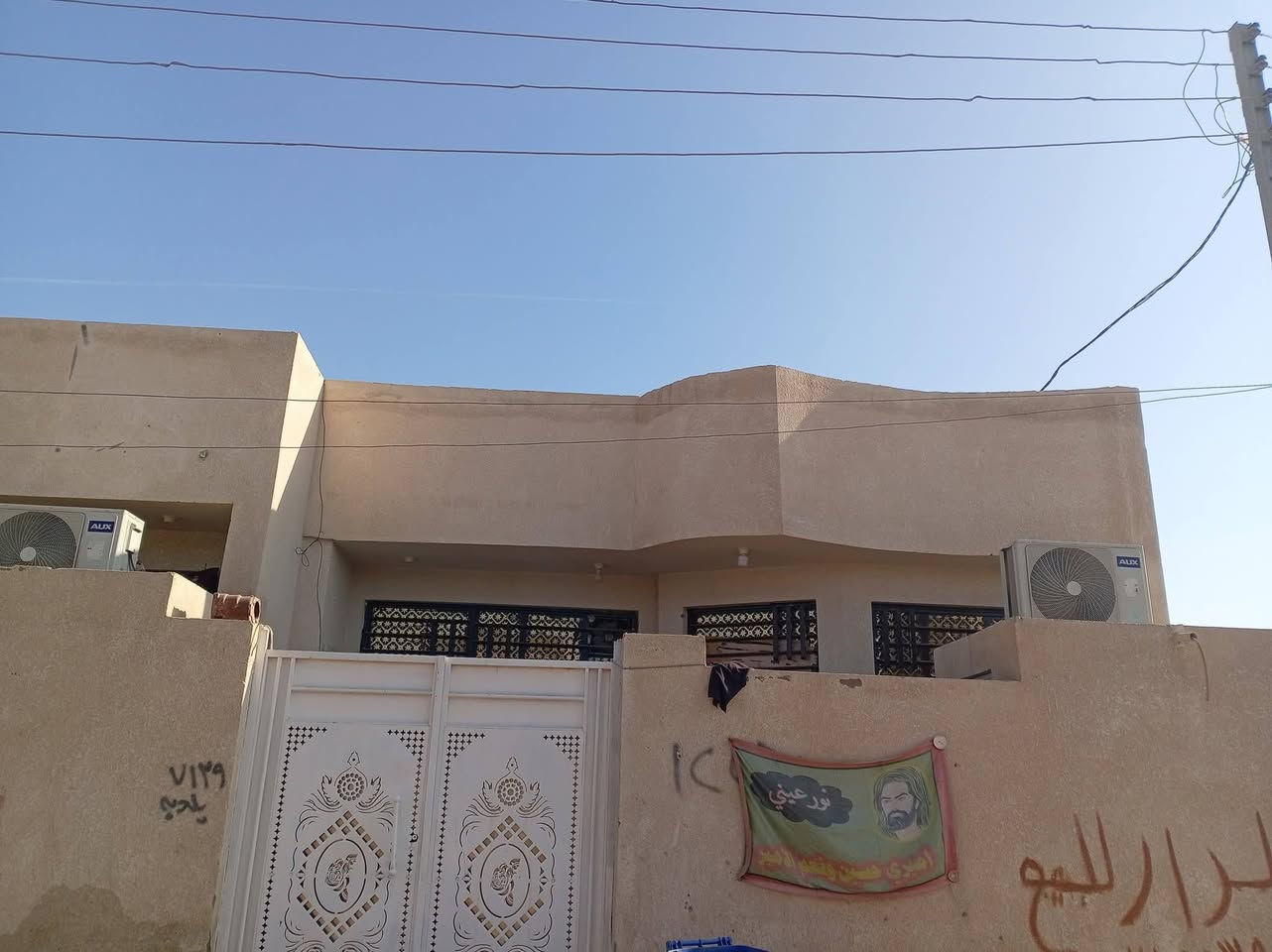 مشتمل للبيع حي الحكيم مساحته ١٢٠ متر غرفة نوم وهول استقبال مطبخ بشارع المركز الصحي منطقة الوائليه مدارس ابتدائية ومتوسطة مركز صحي طابو سند ٢٥ البيت مرقم.   تبليط وصب بالباب شارع
الاتصال واتساب ***********
