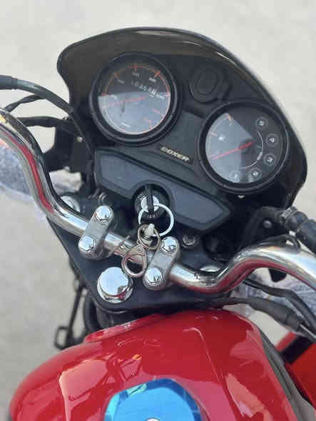 السلام عليكم شباب بوكسر 23 حمره مرقمه وسنويه دراجه نضيفه شوفه عينيك مكاني الحسينيه للاستفسار ***********
