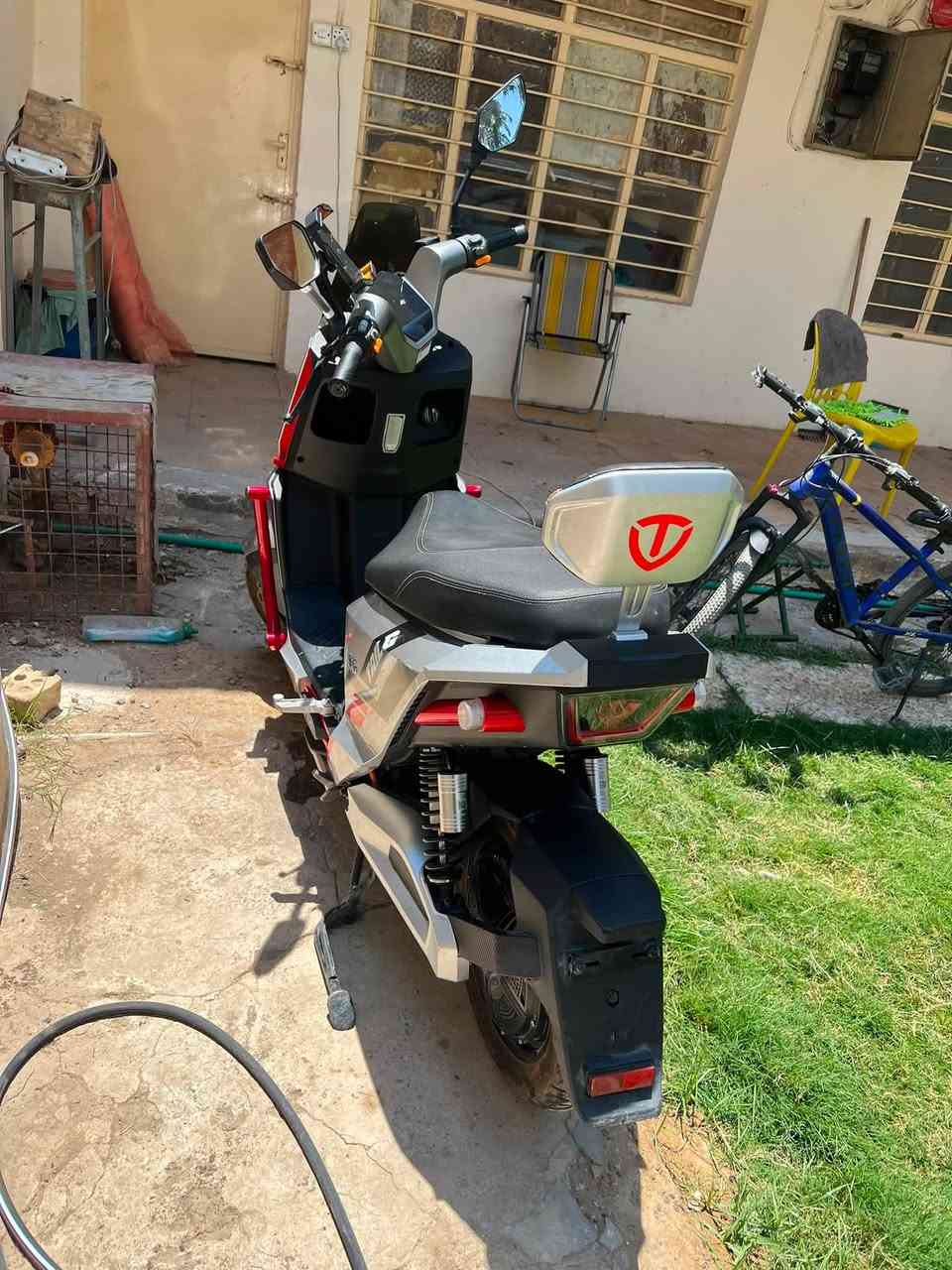 دراجة tailg sport للبيع
الدراجة بيها 6 بطاريات أصليات جدد مال tailg 💯
دراجة 3 سرع السرعه القصوى 80 حقيقي 
دراجة نضيفة جدا وبيها شخوط خفيفه 
العنوان/ سبع إبكار ً
السعر 800 وبيها مجال جدا بسيط 
للأستفسار***********

