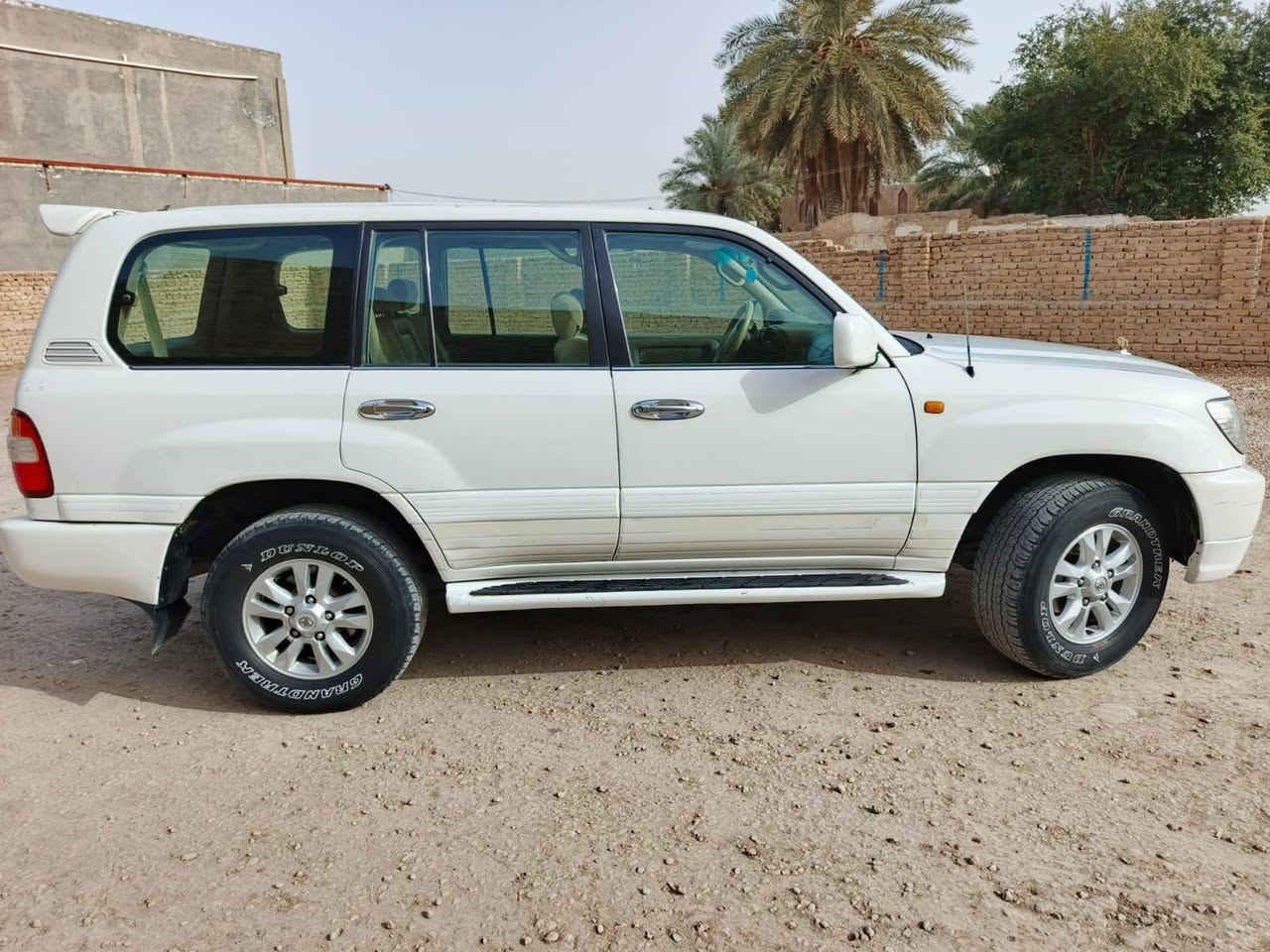 سلام عليكم لاند كروز مونيكا موديل 99سياره مكفوله كفاله عامه محرك v8 كير عادي فتحه تبريد ٣قطع كهربائياتها كلها شغاله بيها منضومه غاز 120لتر لايت زينون رقم بغداد نكليزي حد اديه جديده مكاني ديوانيه سعر ١٦٣$وبيها مجال بيع فقط خوان لما يعجبه سعر لا يكسر حلال ناس 
 ***********
0781301832
