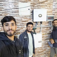 على بركة الله تم إكمال تنصيب منظومة طاقة شمسية للأخ حسين محمد الحمراني...