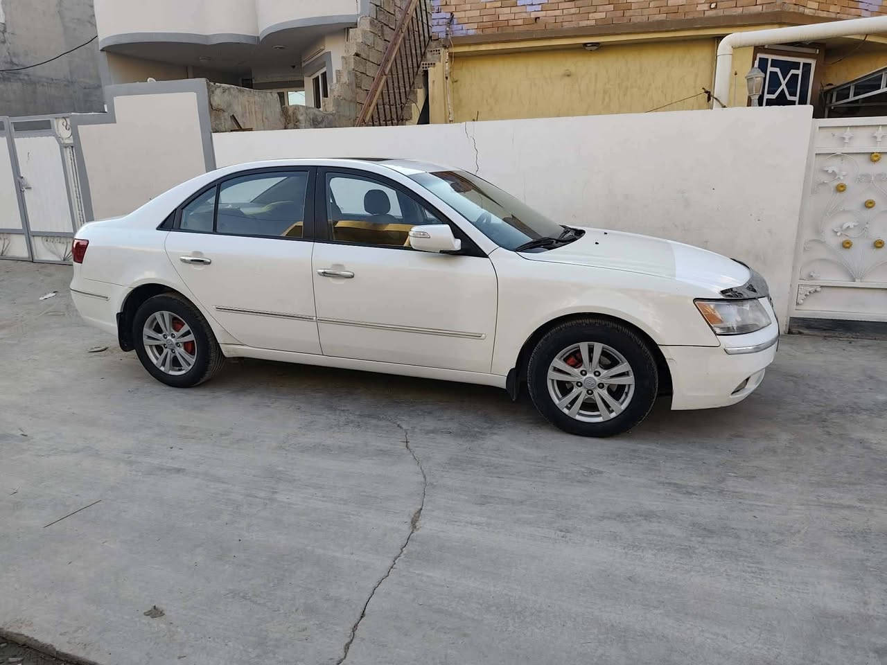 سلام عليكم للبيع سوناتا ورد خليجي  موديل 2011 رقم اربيل فول مواصفات واحد. عله واحد بشرط تحويل ووكاله سياره جاهزه من كل شي  بدون نواقص بيهه خمس قطع ونص بونيد وجاملغ تبديل  وباقي ثر شخوط تخم تاير جديد تبريد حار وبارد لايتات زيلون محرك 24000
عنوان كلار
  سعر109 وبيه مجال 
لتواصل ***********
