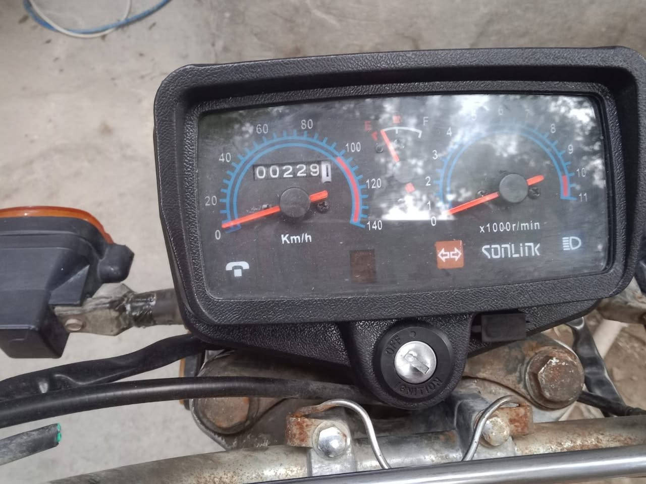 السلام عليكم للبيع دراجه سفان موديل 2018  اوراق اصوليه  مكينه ما مفتوحه كهربائيات كلها شغاله  مثل ما واضحه كدامكم نظافتها (السعر 400 قفل) العنوان حله شارع 80 قرب مسجد الرحمن  الاستفسار ***********
