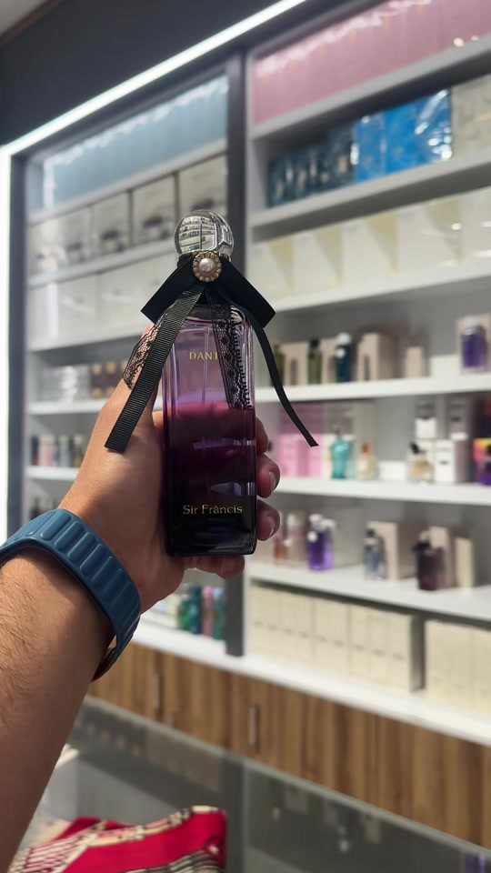 ✨ #دانتيل من سير فرانسيس ✨ مو كل عطر يشبه الثاني… دانتيل يحكي قصة أناقة ورقة بكل رشة. 🌸🤍 مزيج زهري دافئ يمتزج مع الفانيلا والمسك ليمنحك حضورًا ناعمًا، راقيًا، ولا يُنسى. مناسب لكل امرأة تحب تترك أثرًا جميلًا من أول لقاء وحتى آخره. (sirfrancis.com) 💖 لأن الأنوثة الحقيقية… تبدأ من رائحتك. 📍متوفر الآن… اطلبيه قبل نفاد الكمية. #مليون_مشاهدة❤ #عطورات_عربيه_وفرنسيه #Perfume #اعادة_النشر🔃 


**إذا كنت صاحب هذا الإعلان وتريد حذفه لأي سبب، رجاءا أرسل رسالة إلى الدعم الفني**