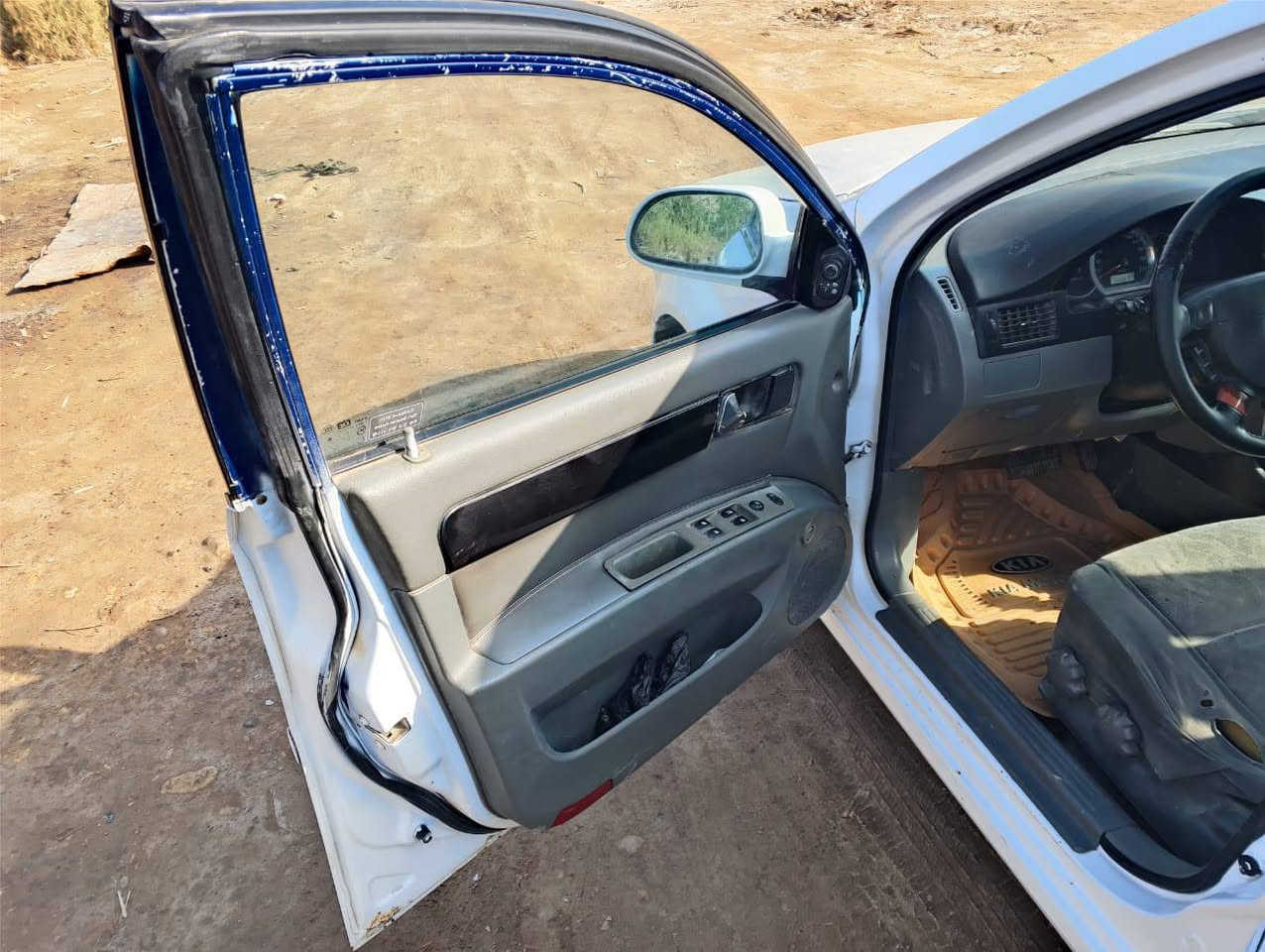 اوبتره موديل 2004جاهزه اي نقص مابيها سياره باسمي سنويه ماساقطه مكانه الكوت السعر 57وبيه مجال بسيط ***********
