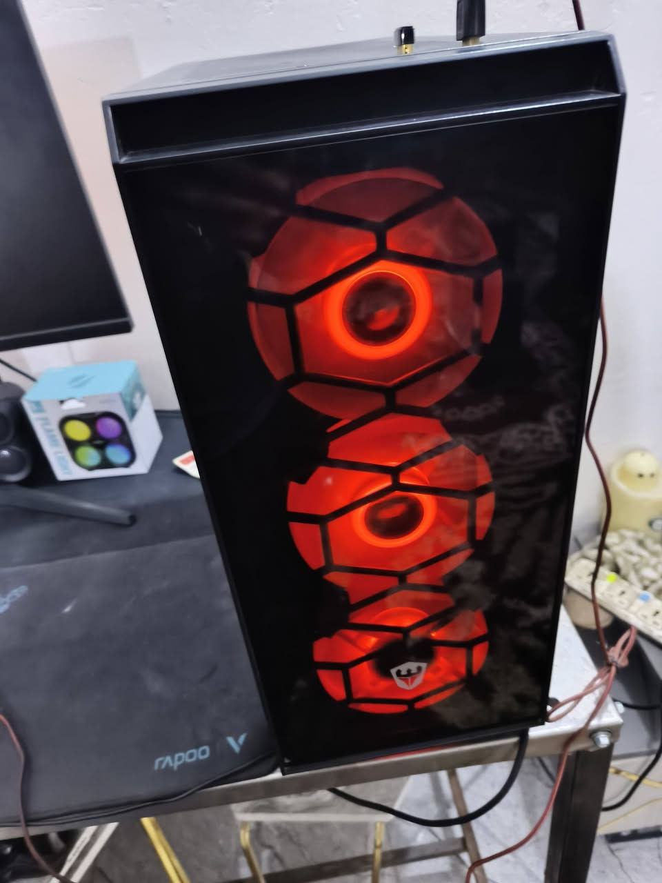 تجميعه موصفاتهه بلصورة
رامات  4
هاردات sad 256
كارت شاشه 1050 2كيكا
بور سبلاي 600 
سعرها 250 وبيها مجال
مكاني بغداد شعب 
رقم ***********
