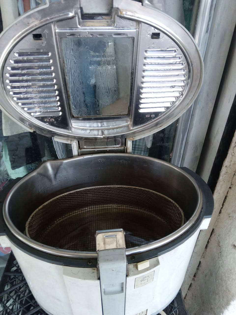 جدر طبخ كهربائي او مقلايه..  باله اولى عل شغل. 
السعر 25 الف... ***********
واسط الصويرة  شارع المركز مقابل صياغ الذهب
