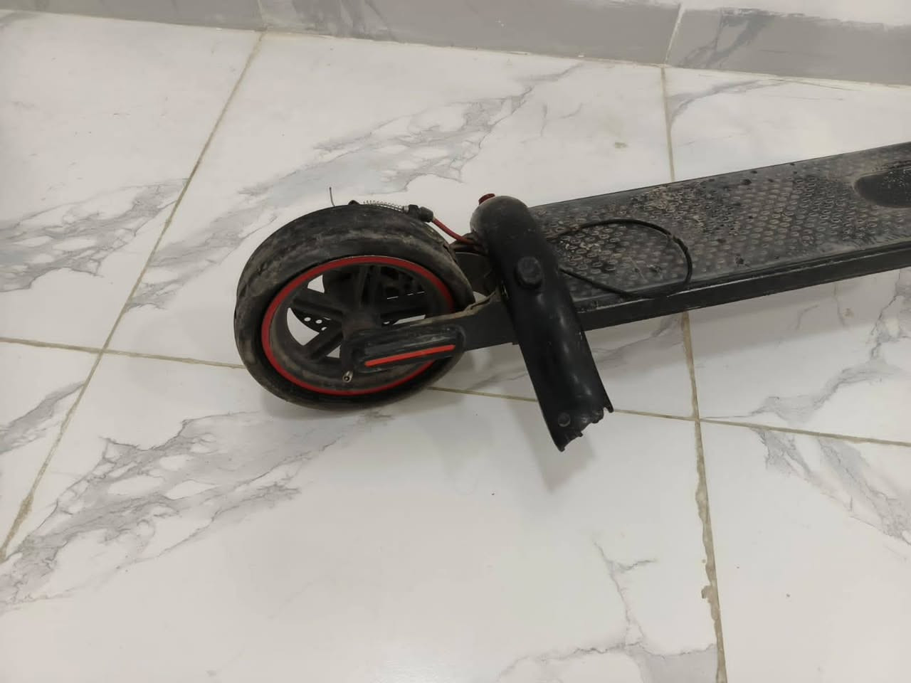 سكوتر على شحن  للبيع بي ثلاث سرعات وذا يفول شحن يشتغل يوم كامل


**إذا كنت صاحب هذا الإعلان وتريد حذفه لأي سبب، رجاءا أرسل رسالة إلى الدعم الفني**
