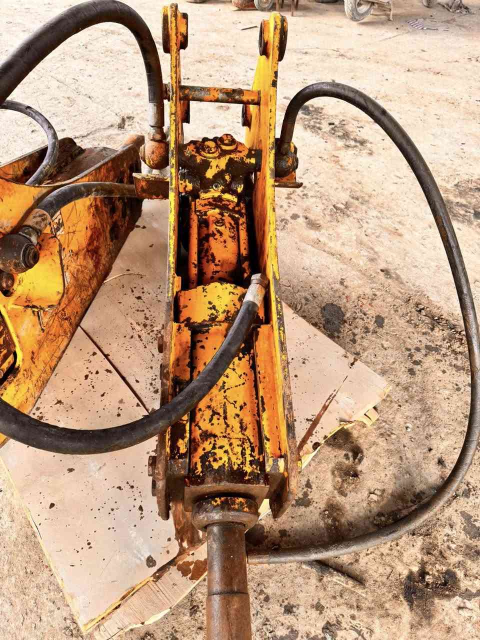 السلام عليكم 
نقارjcb بحاله جيده غير مستخدم ب العراق 
السعر 60. 
ا 
***********
***********
