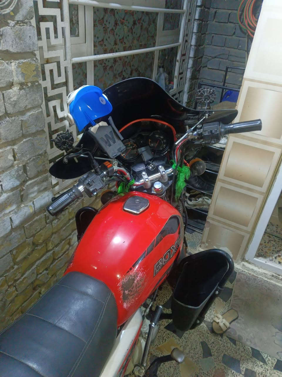 ياالله يامحمد ياعلي 🦅
بوكسر جبلي 
رقم انكليزي 
سنويه باسمي تحويل ثاني يوم 
بوكسر موديل 
(19)بين قوسين مهتم بيهه اكثر من روحي 
البارحه جفتته عند شركه وبعده على السحك الله وكيلكم ومحمد كفيلكم 
اكو حرك بل تانكي الدراجه جانت بل حجز سنه ونص والتانكي احترك والباقي كله شغالل دبل زنون 
التاير الخلفي جديد شديته ب45اصلي بي ضمان شهرين 
الدراجه مكفوله كفاله عامه 
العداد واكف فقط مال سرعه والبانزين 
جبلي 
السعر 1750وبيه مجال الناس الخيره والعباس اخو زينب لا بياع ولا شراي اني هاي دراجتي واريد ابيعهه 
رقمي موجود واتساب وموجود رصيد ***********
الصندوق غير مشمول بل بيع 😁
والله يرزق الجميع
