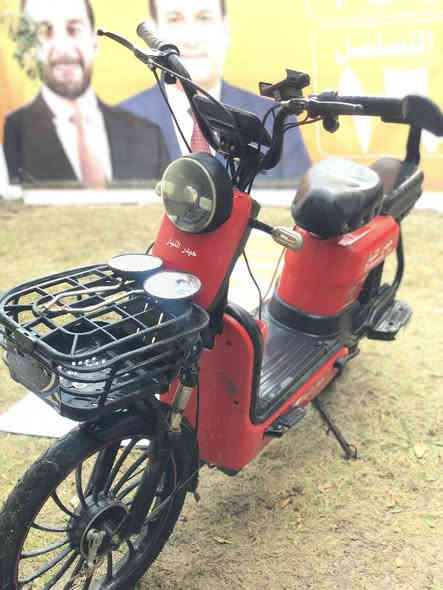 سلام عليكم 
دراجه حجم 20 جديده 
مبدل ملف + عقل جديد
سعر 150 
نقص باتري عدد 2
 وتساب فقط 
***********
