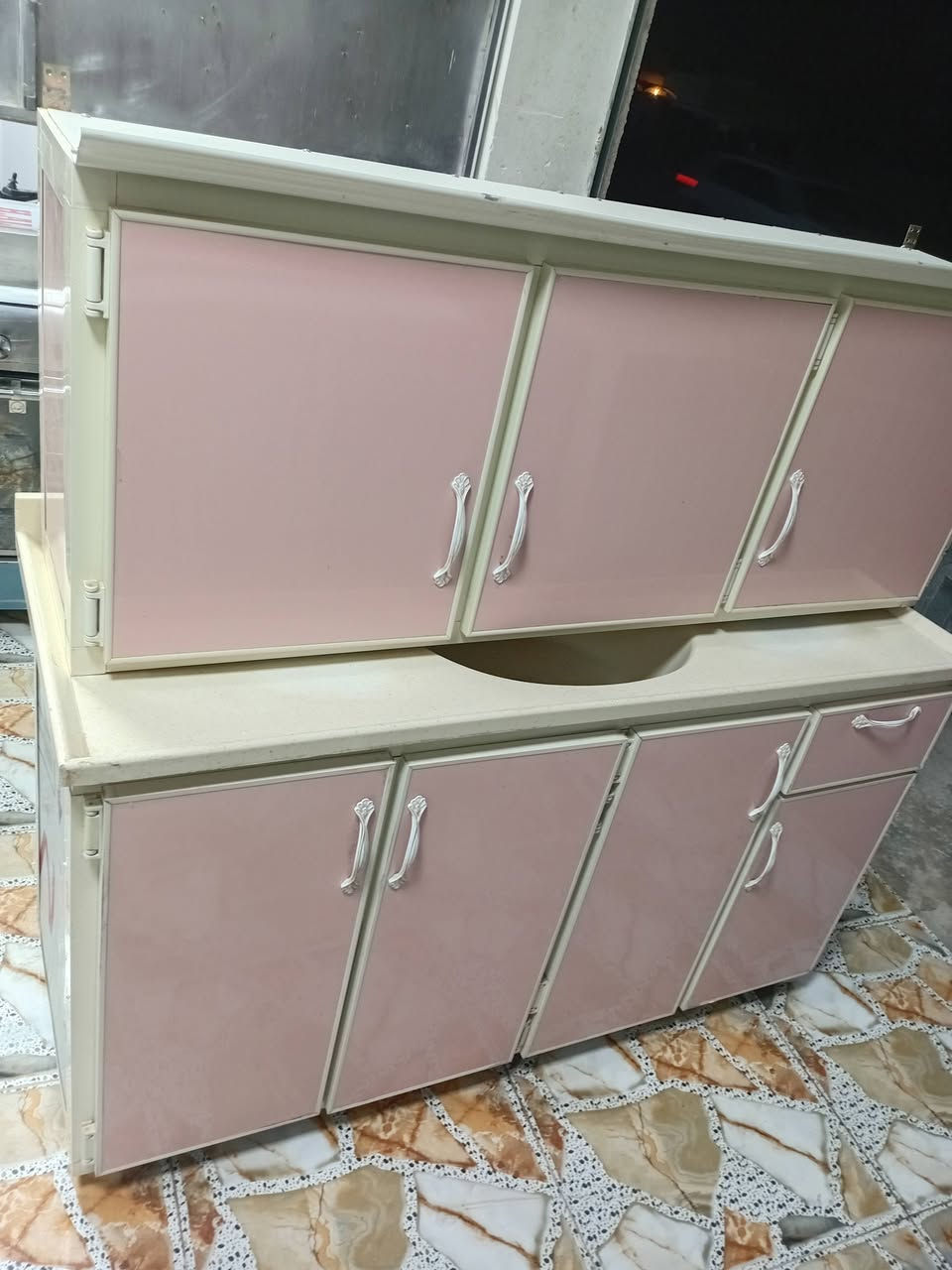 سلام عليكم سنك وملحق سنك كرانيت قياس متر ونص نضيف اخو الجديد استفسار *********** بلد جمعية ليمام
